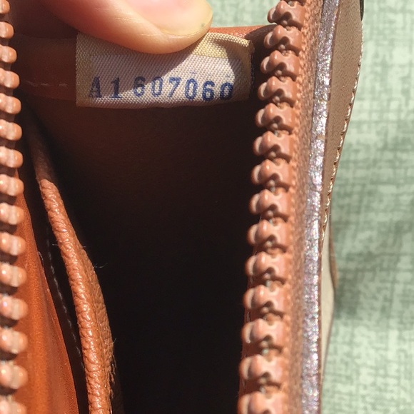 FLASH SALE 👜 Vintage Dooney & Burke leather crossbody - Picture 14 of 16